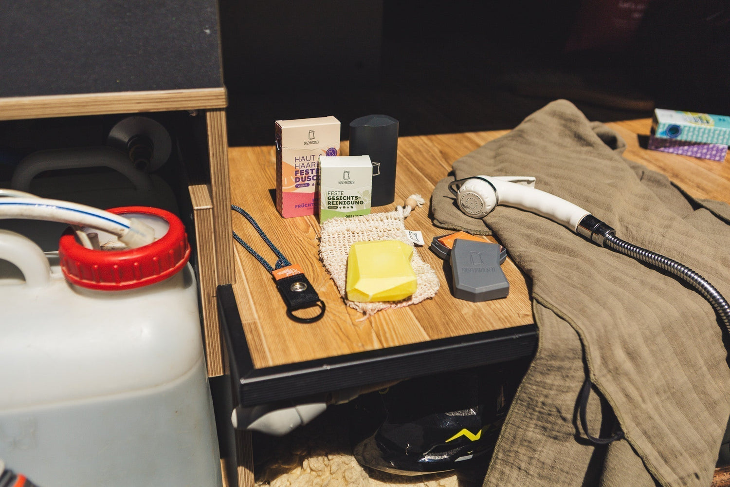 unsere wichtigsten Essentials beim duschen im wohnmobil sind zum beispiel die produkte von duschbrocken