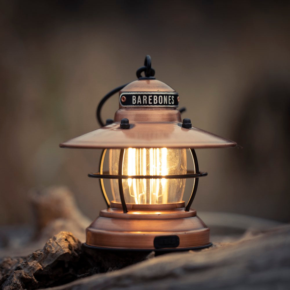 kupfer retro Campinglampe Laterne von Barebones abends