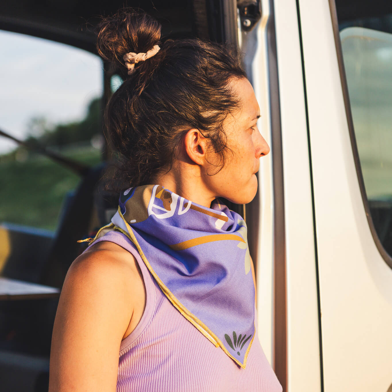Roadtyping lila Reisehandtuch Halstuch Banadana aus Bio Baumwolle