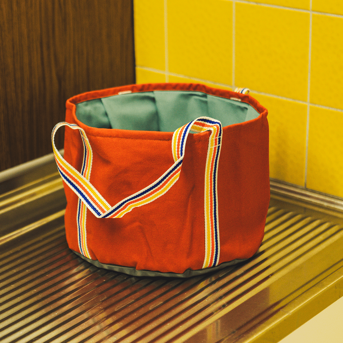 Mojave waterproof bucket