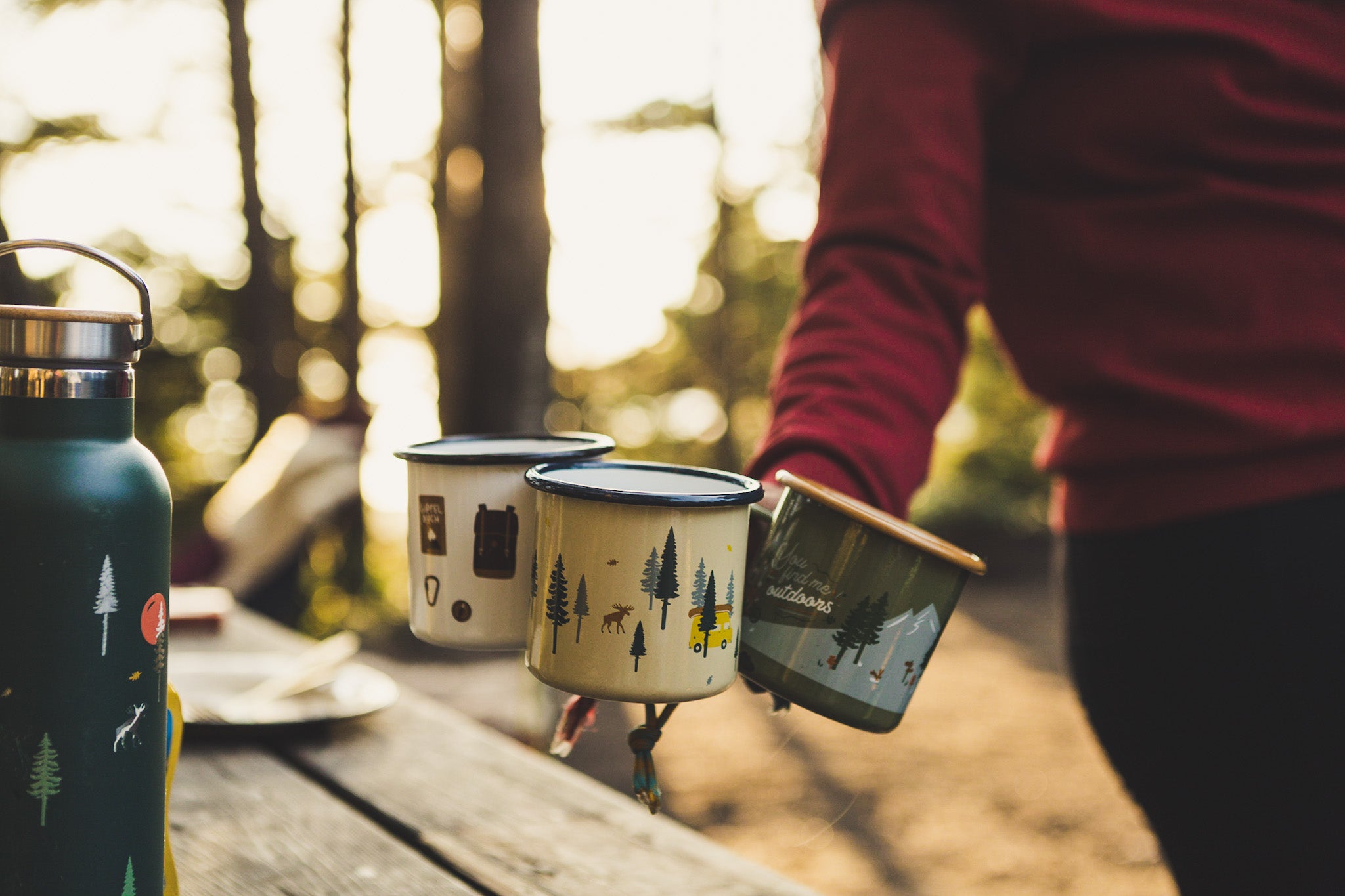 Emaille – Aus Omas Küchenschrank zum beliebten Camping- und Reiseaccessoire