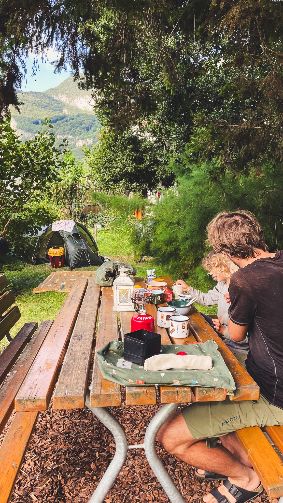 Lunchbag von Roadtyping beim Camping als Stauraum für die Küche