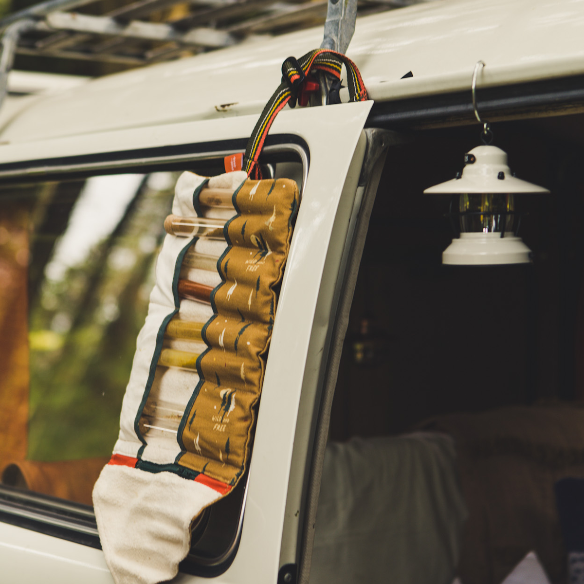 Gewürztasche fürs Camping braun mit Reagenzgläsern 